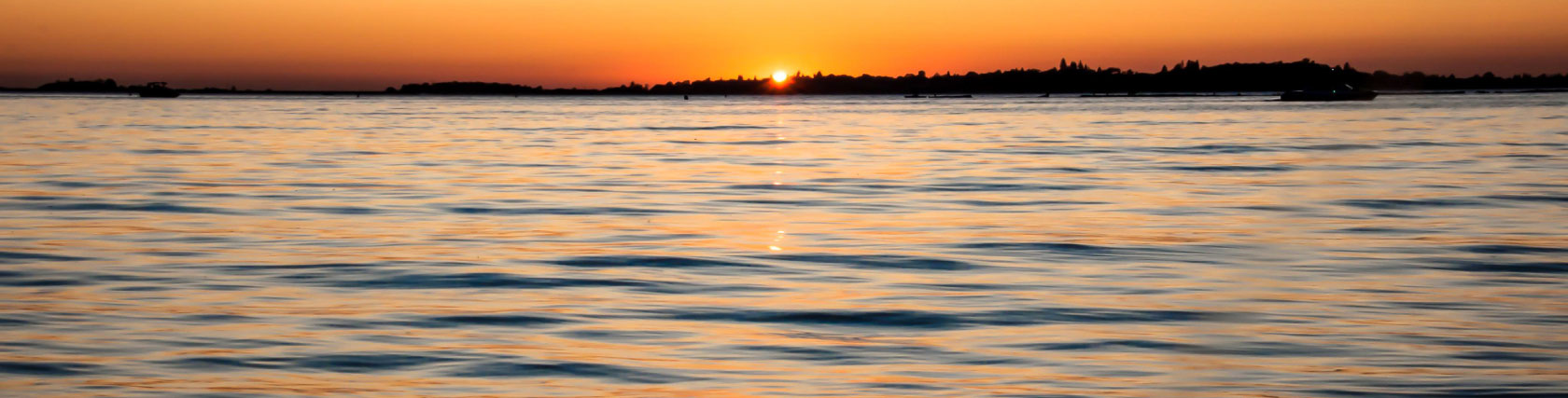 Folsom Lake Marina during the sunset