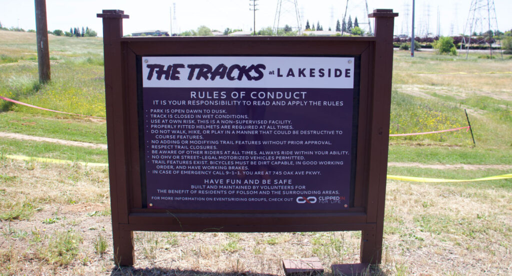 tracks at lakeside
